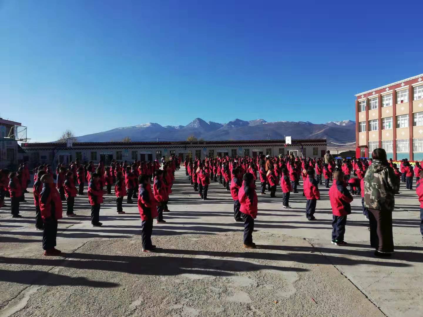 理塘教育儿童冲锋衣团购